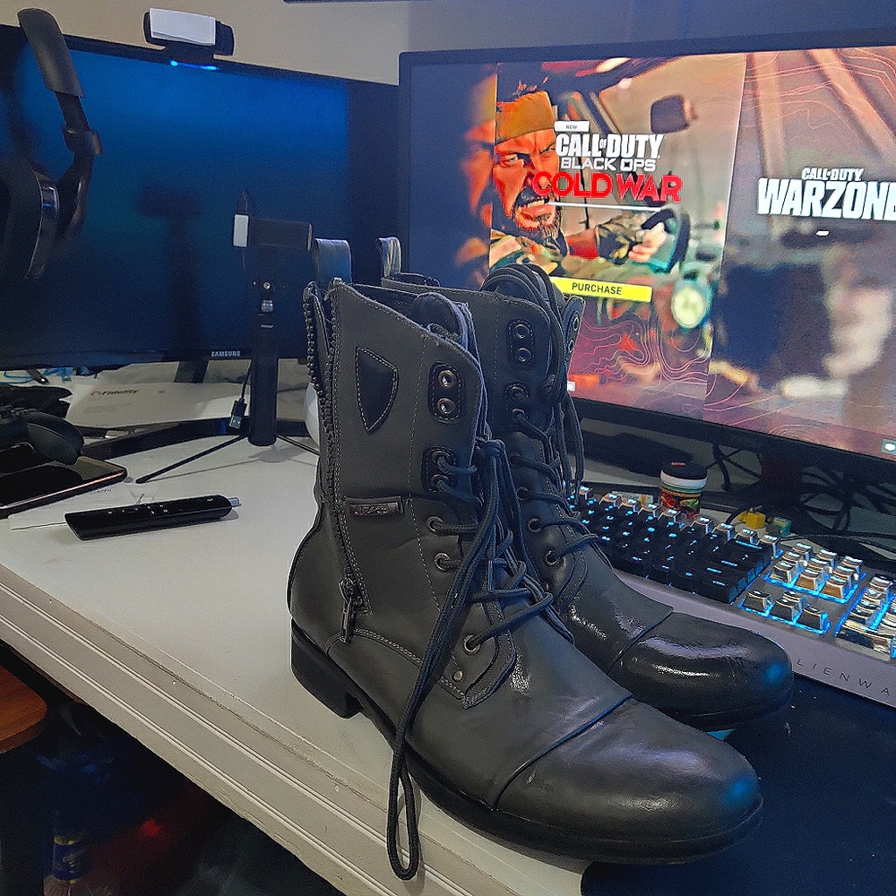 J75 Deploy military boots
